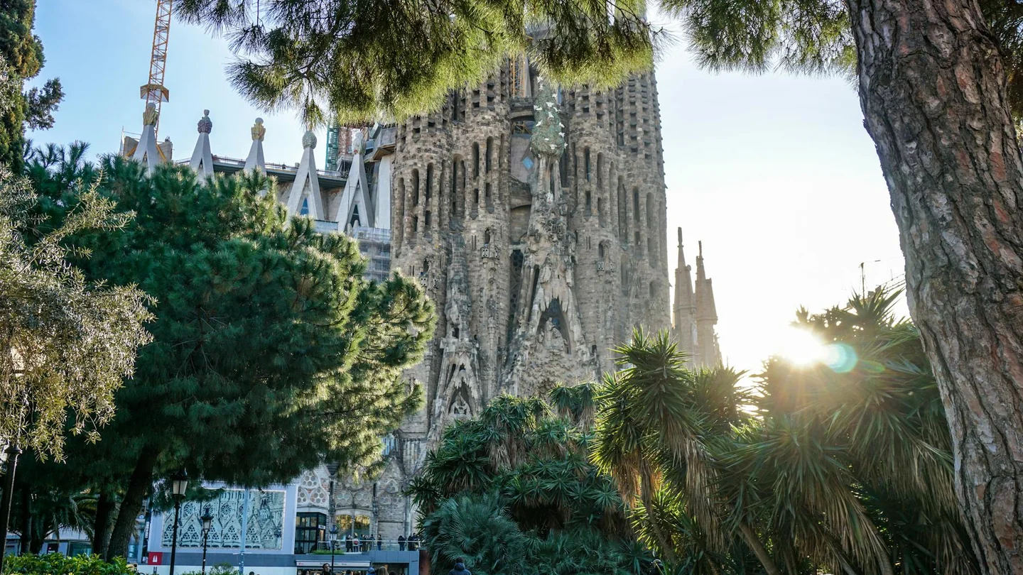 La Sagrada Familia como imagen central para ilustrar por qué Gaudí vuelve al centro en 2026.