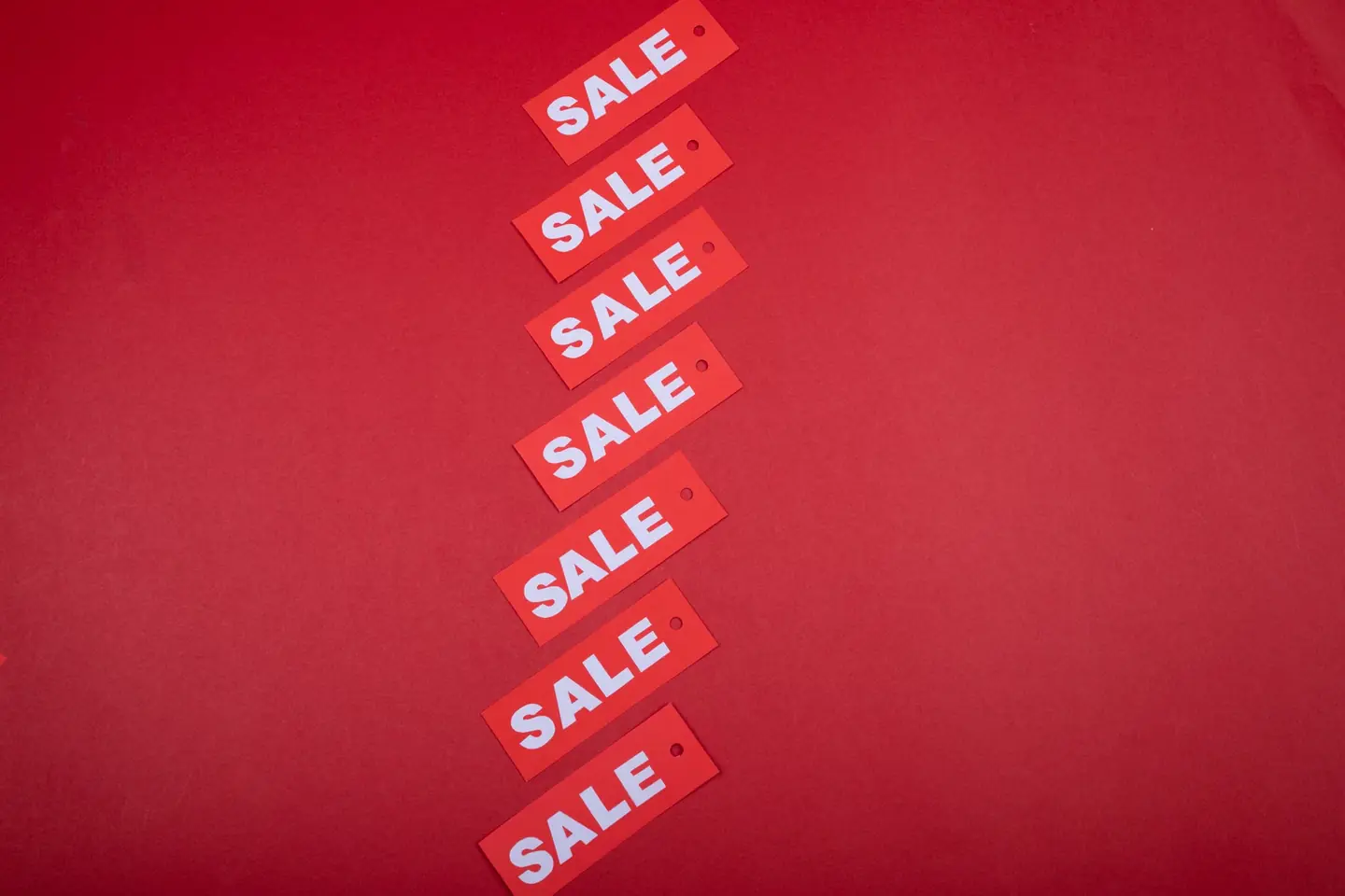 Imagen para cómo detectar falsos descuentos en rebajas con etiquetas de descuento en una tienda