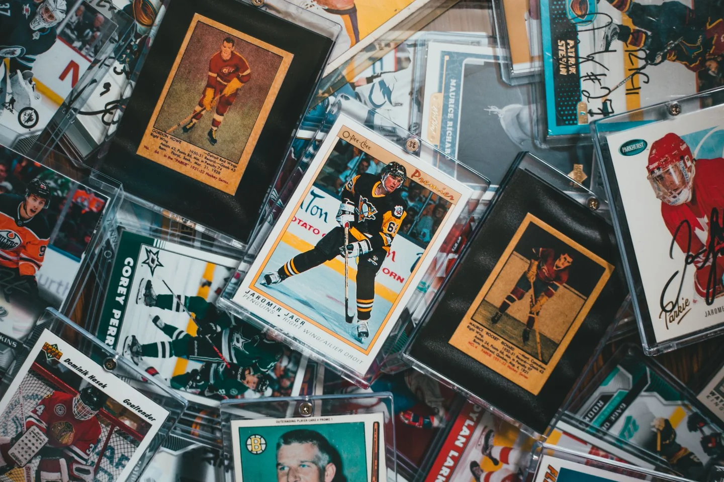 Imagen de cromos y cartas coleccionables relacionada con por qué los cromos de Messi y Cristiano vuelven a valer tanto