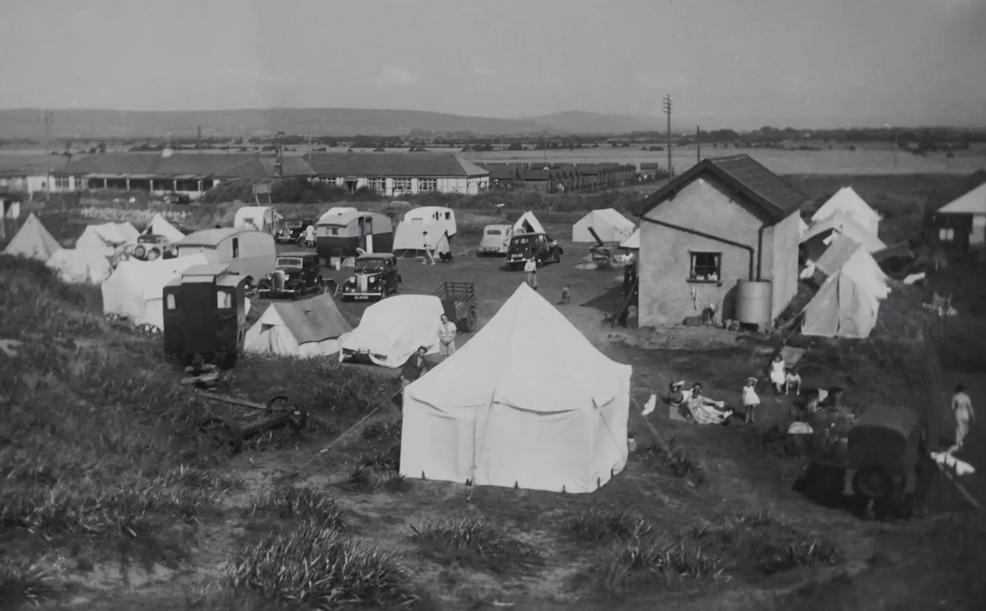 Imagen de una carpa vintage para ilustrar cuándo nació el camping