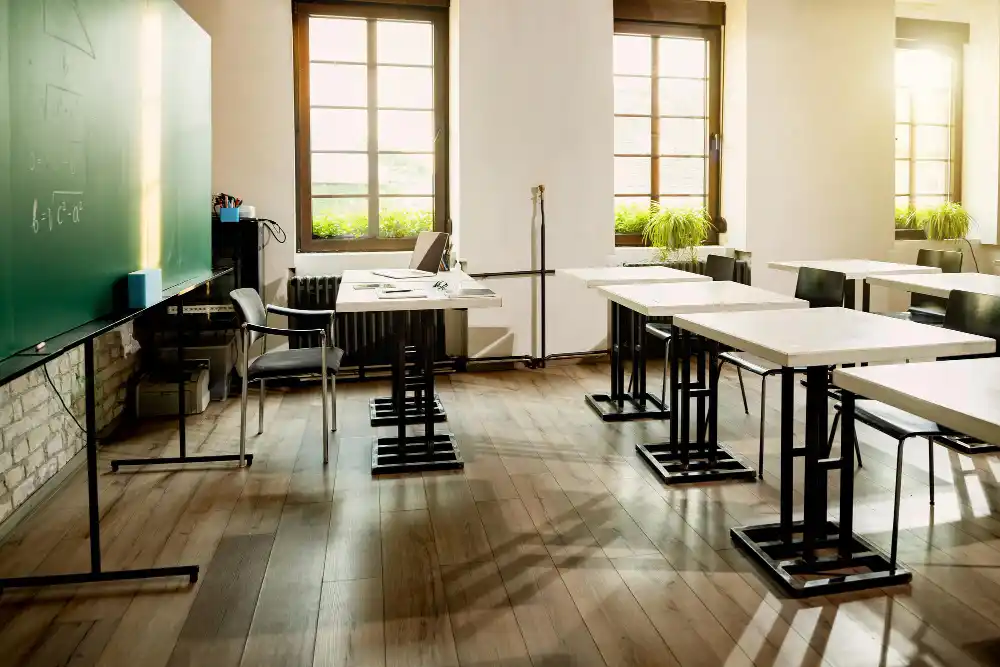 aula istituto vacia