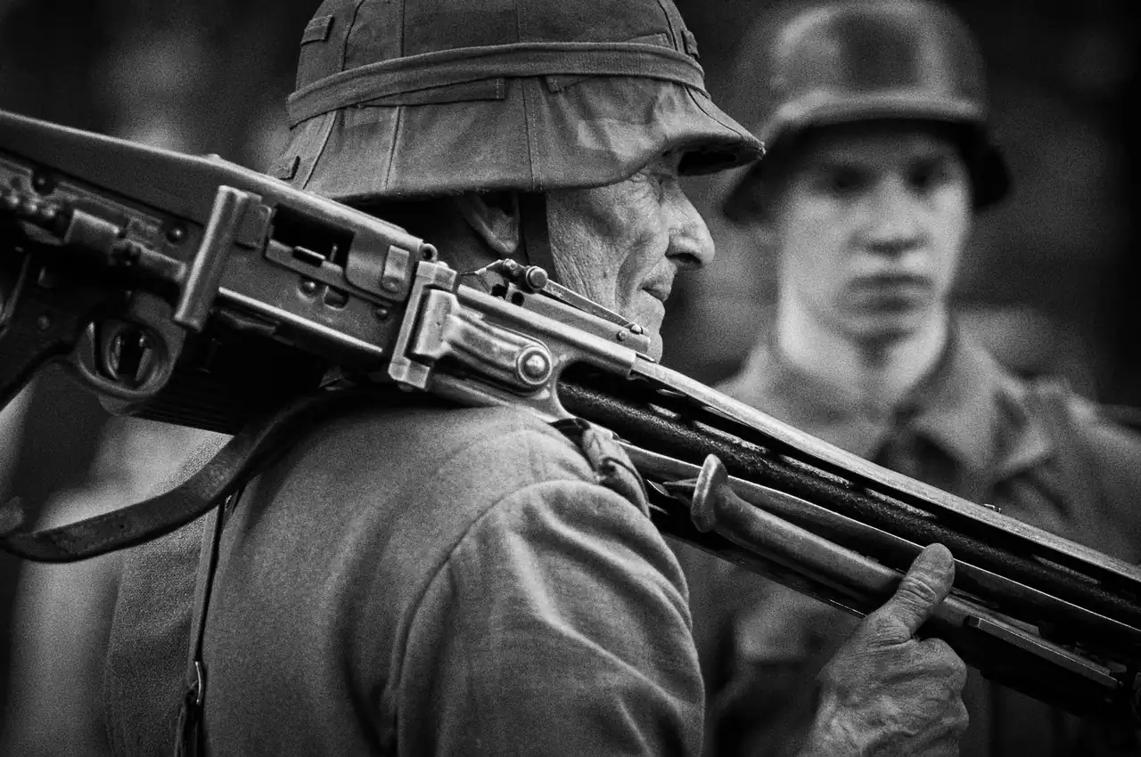 Soldados británicos parten hacia Francia tras la declaración de guerra del Reino Unido a Alemania en 1914