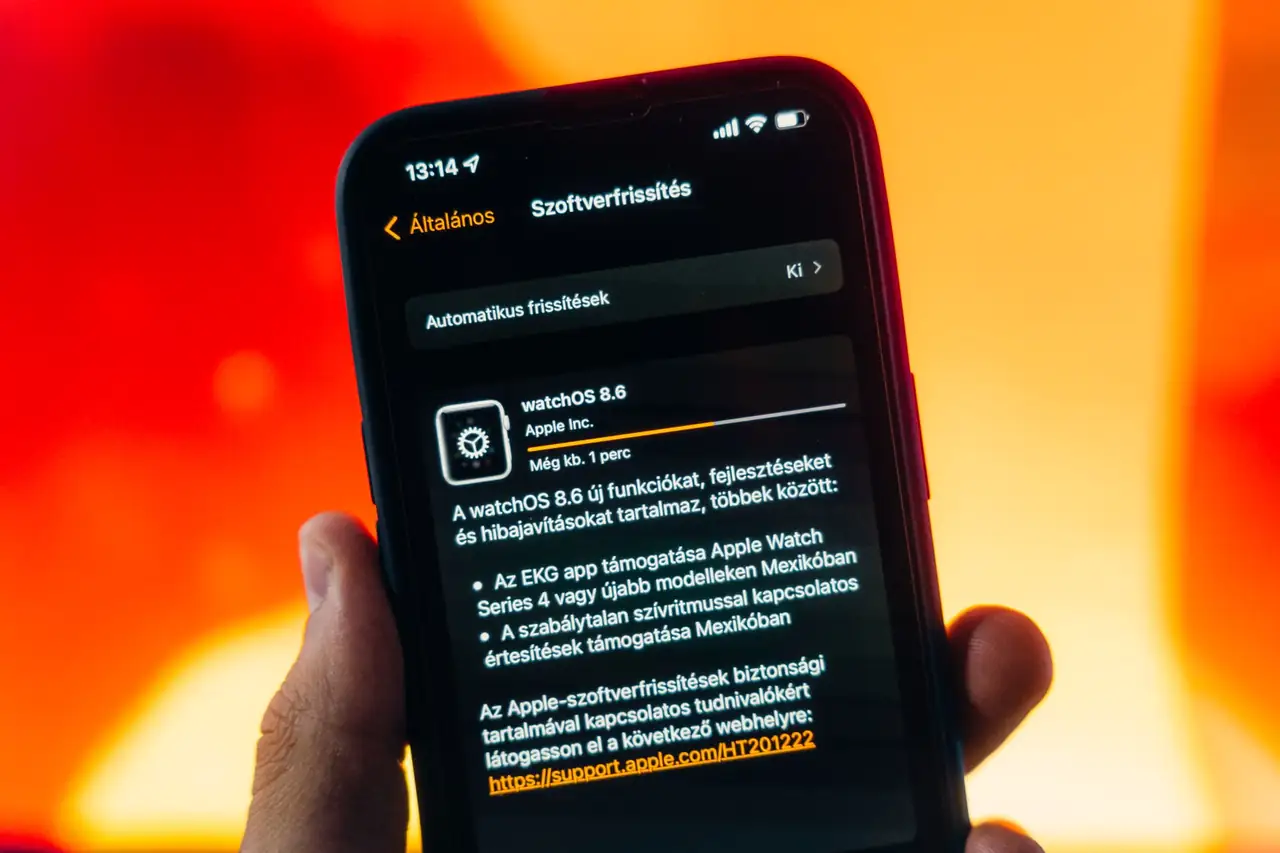 iOS 27 beta pública instalada en un iPhone durante la actualización