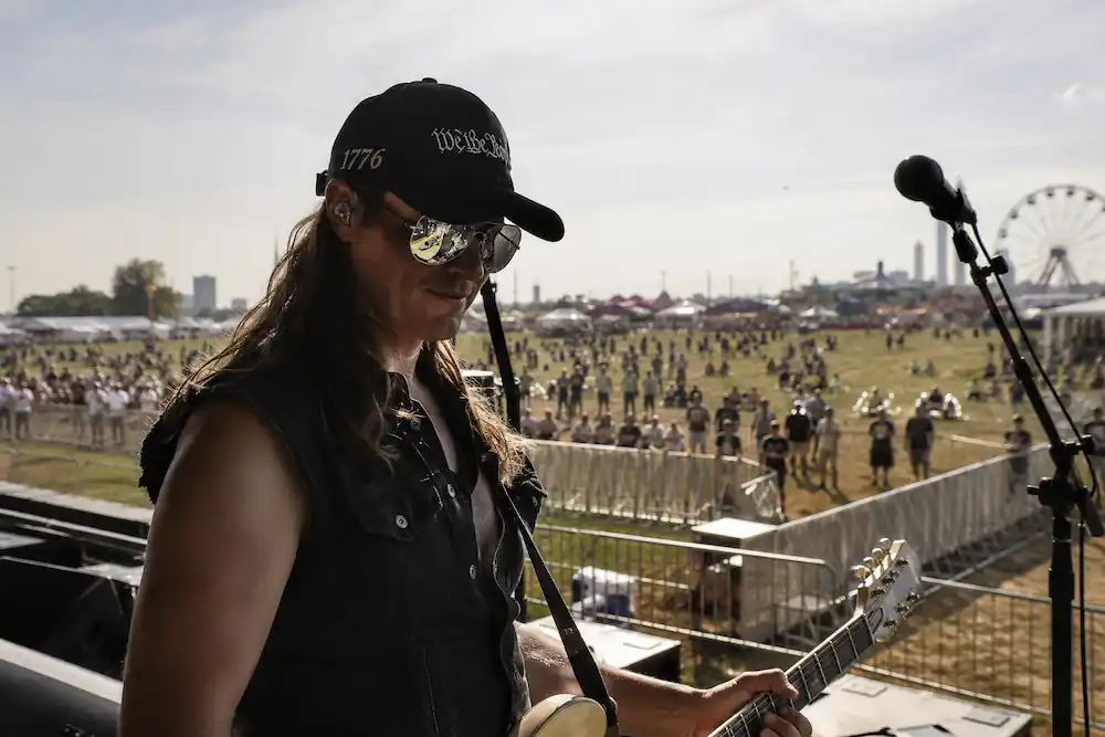 reflejo gafas fiasco gran fiesta de Trump