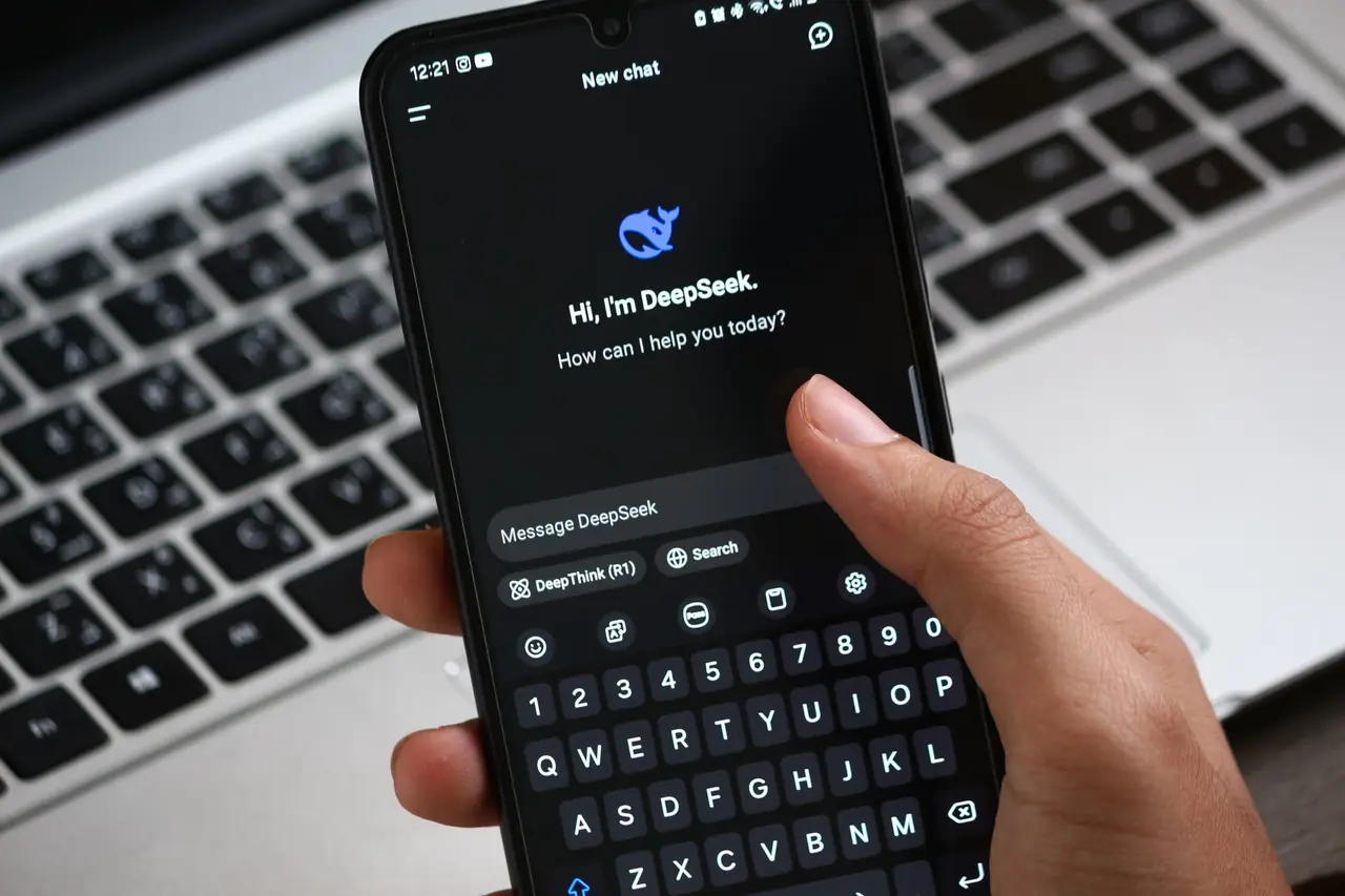 Muse Image integrado en WhatsApp e Instagram para crear y editar imágenes con inteligencia artificial