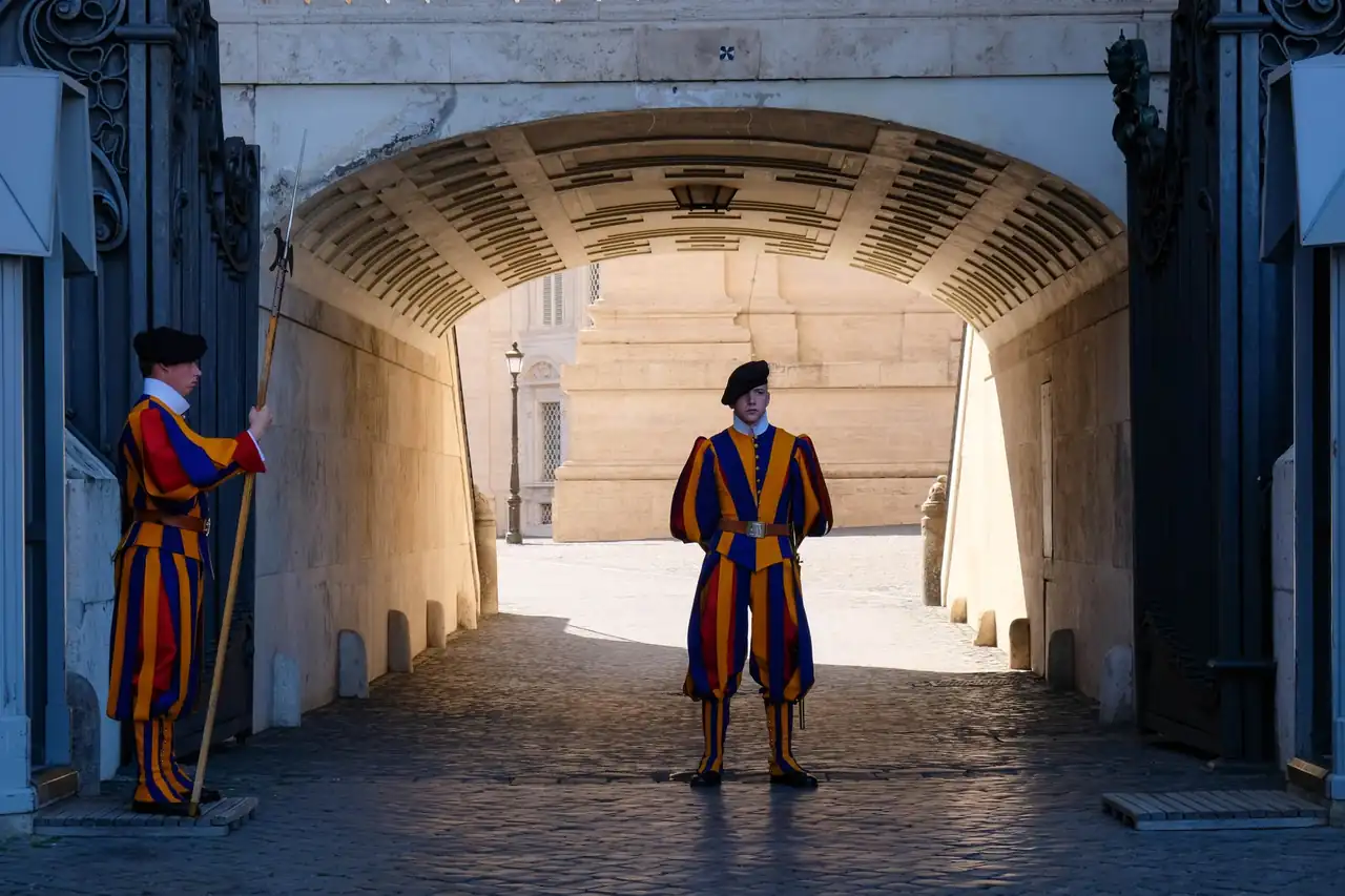 Guardia Suiza en el Vaticano, una imagen del origen de la Guardia Suiza y su tradición militar