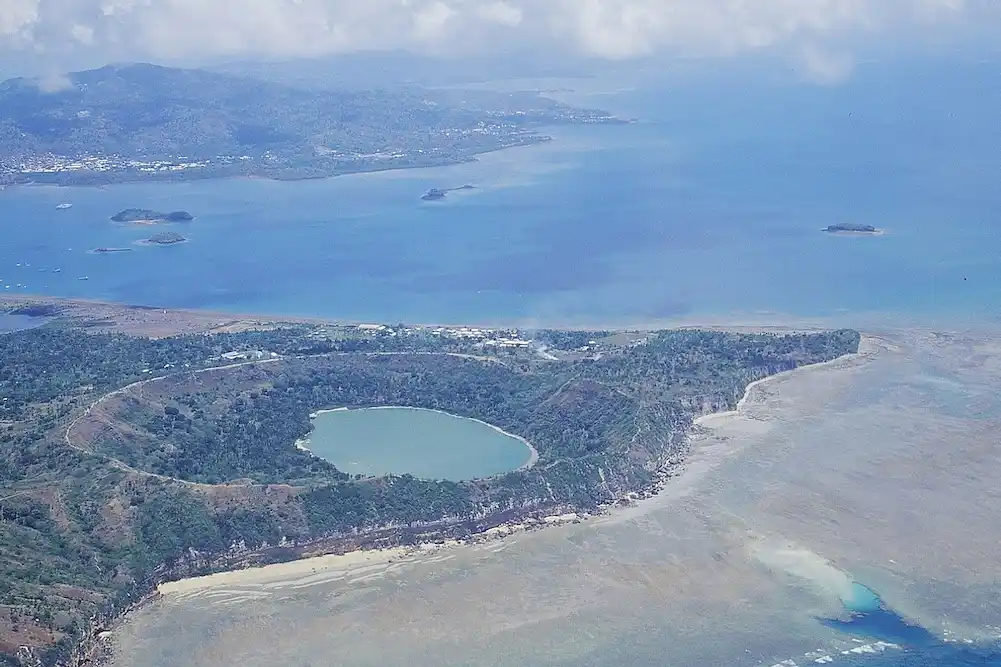 volcán de Mayotte y Tierra joven