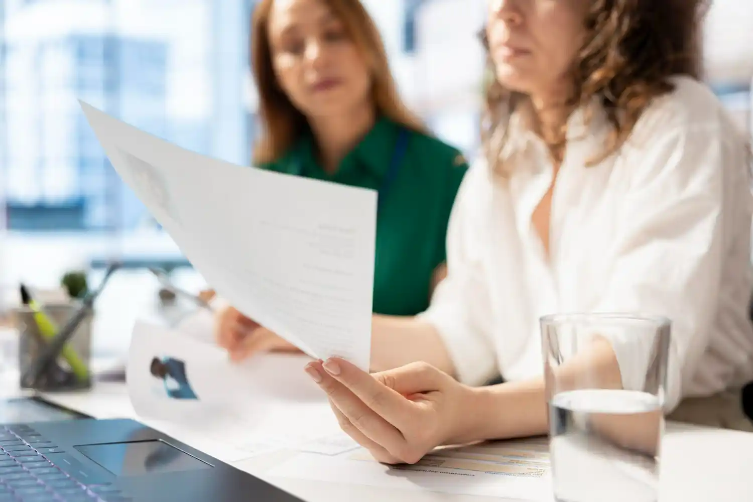 6 horas pagadas para buscar trabajo