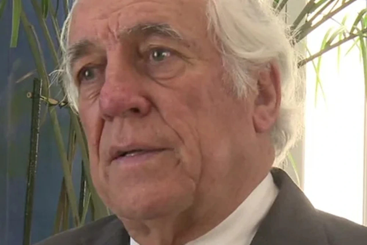 Carlos Espinosa de los Monteros