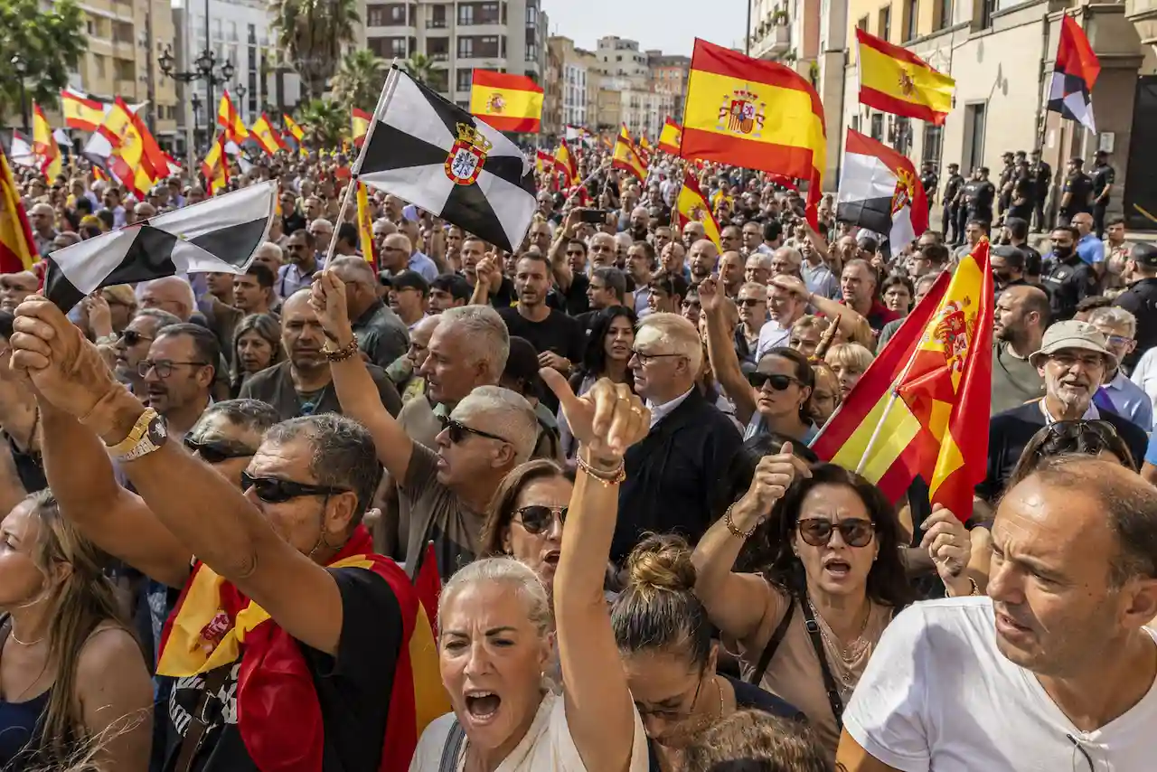Ceuta baja a la calle y dice basta