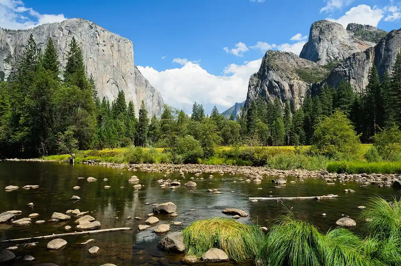 Un lago dentro Yosemite