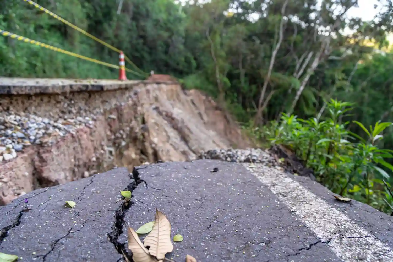 carretera venezolana rota por el terremoto