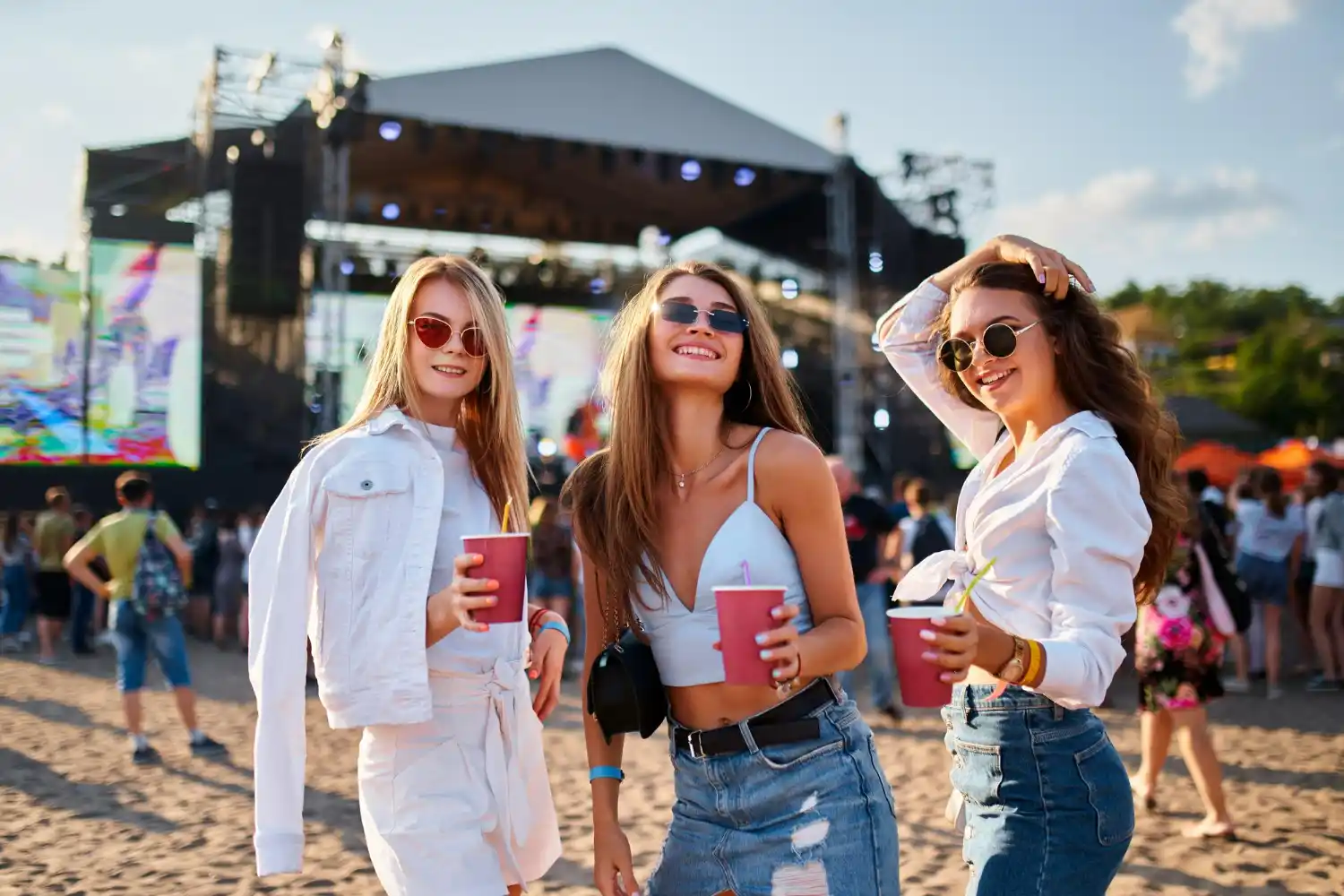 chicas en un festival