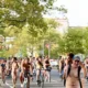ciclistas desnudos recorren Berlín