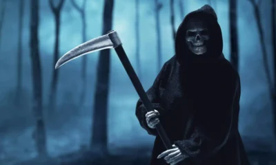 hombre disfrazado de Muerte