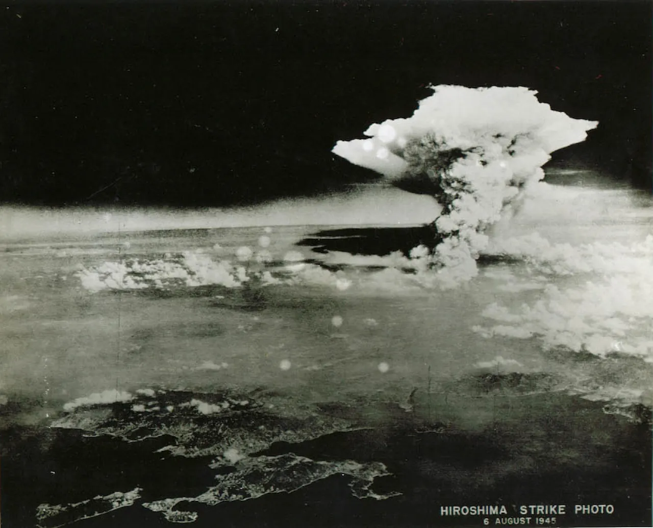 la nube del bombardeo de Hiroshima