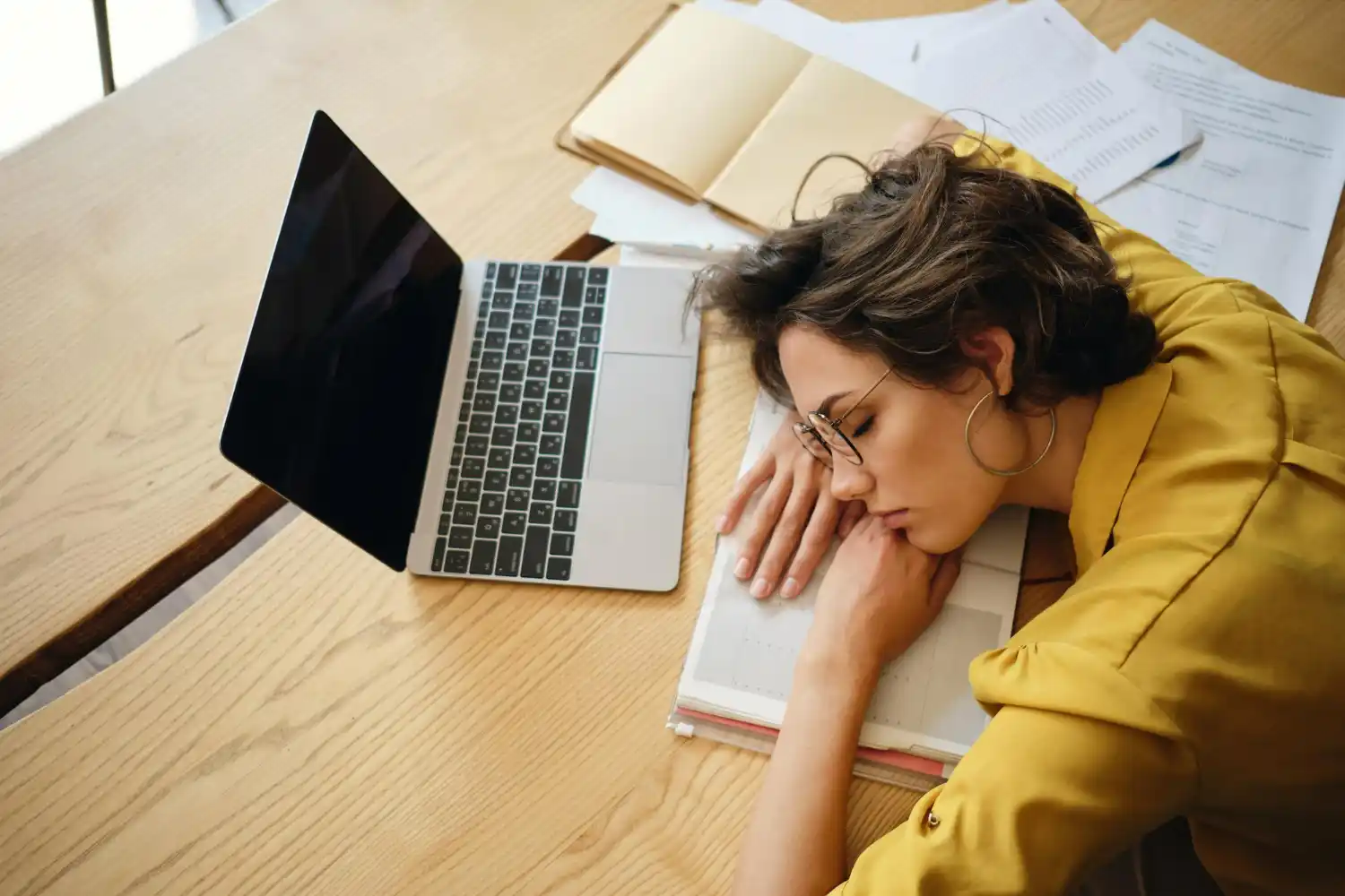 trabajadora con narcolepsia