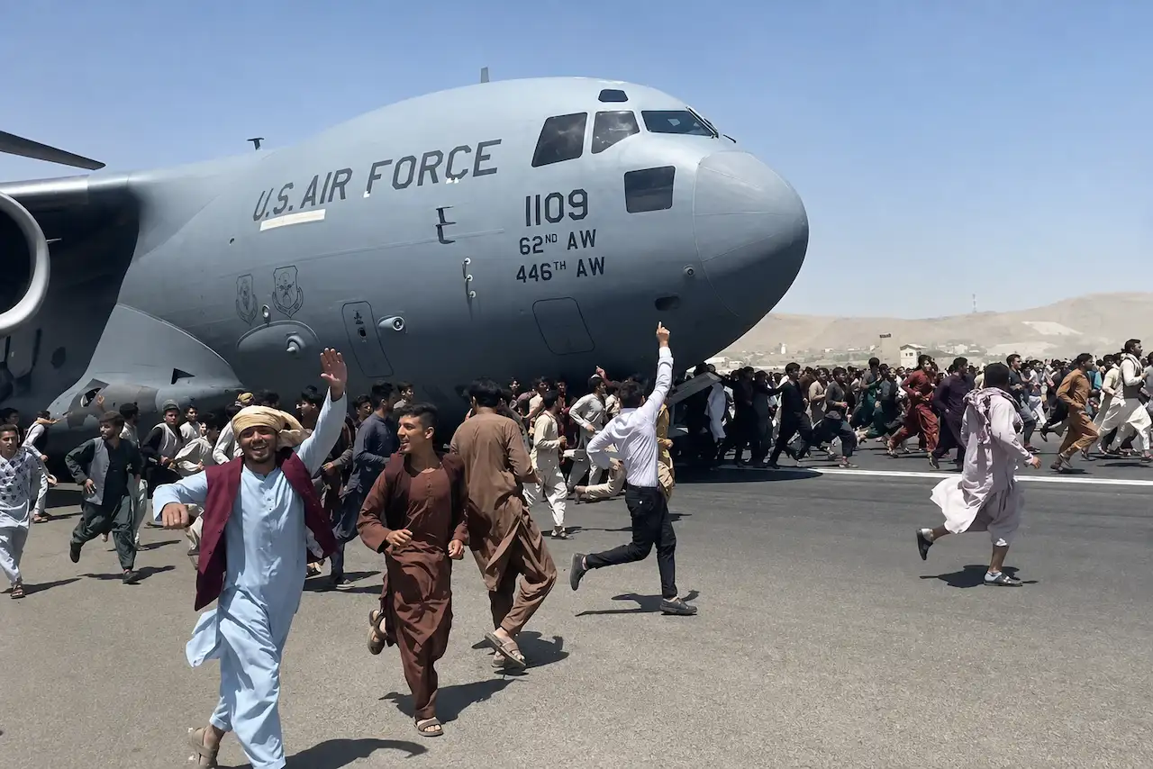 ultimo avion USA deja kabul