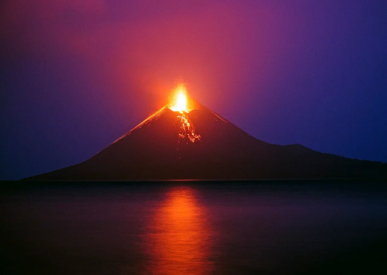 Anak Krakatau eruptando