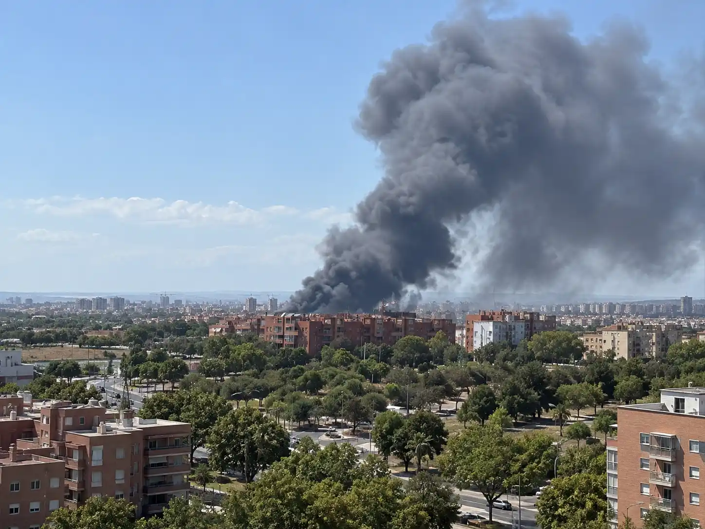Arde un desguace