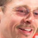 Brad Pitt con gafas en 2026