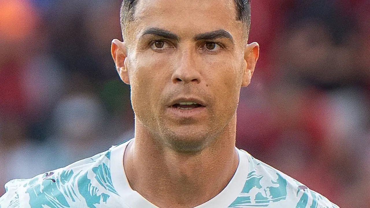 Cristiano_Ronaldo_Croatia_v_Portugal_2_July_2026-075_(cropped)