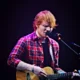 Ed Sheeran cantando en directo