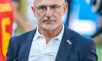 España renueva a Luis de la Fuente