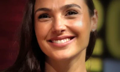 Gal Gadot sonriendo