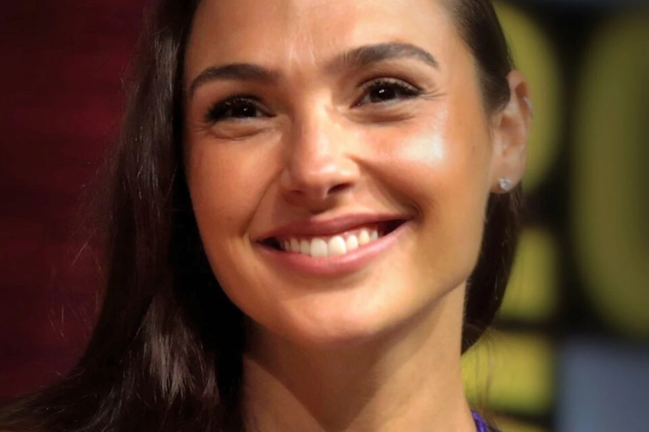 Gal Gadot sonriendo