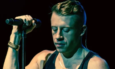Macklemore cantando live