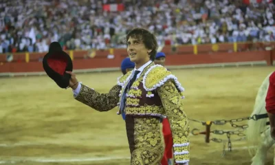 Roca Rey saludando en una corrida