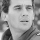 Senna en una posa seria