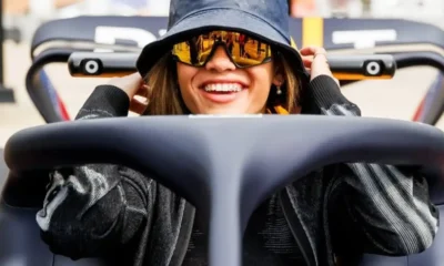 Trinity Rodman en un coche de F1