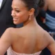 Zoe Saldaña elegante