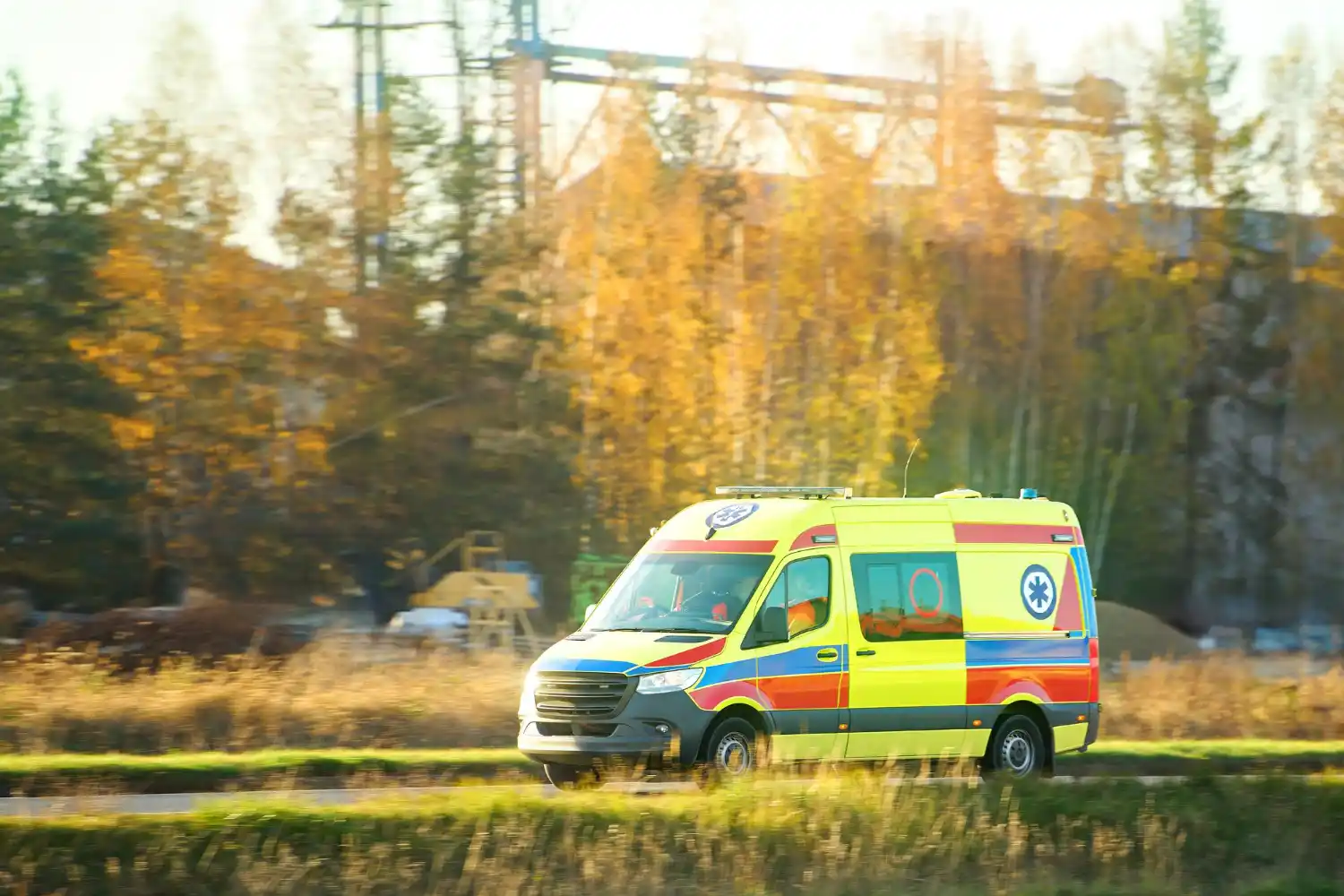 ambulancia corre en la AS-15