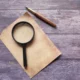Termómetro de vidrio antiguo que ilustra la historia de quién inventó el termómetro