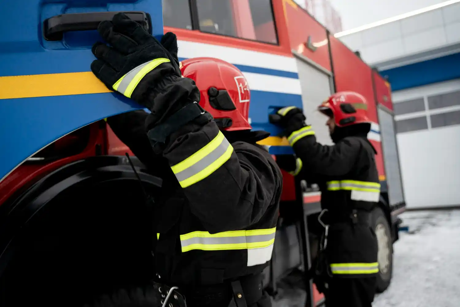 bomberos de zaragoza en accion