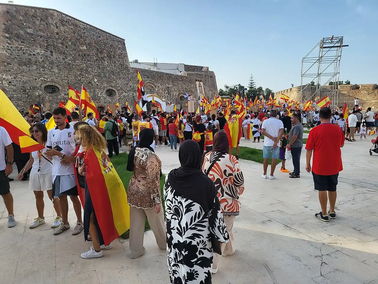 ceuti protestando contra los migrantes
