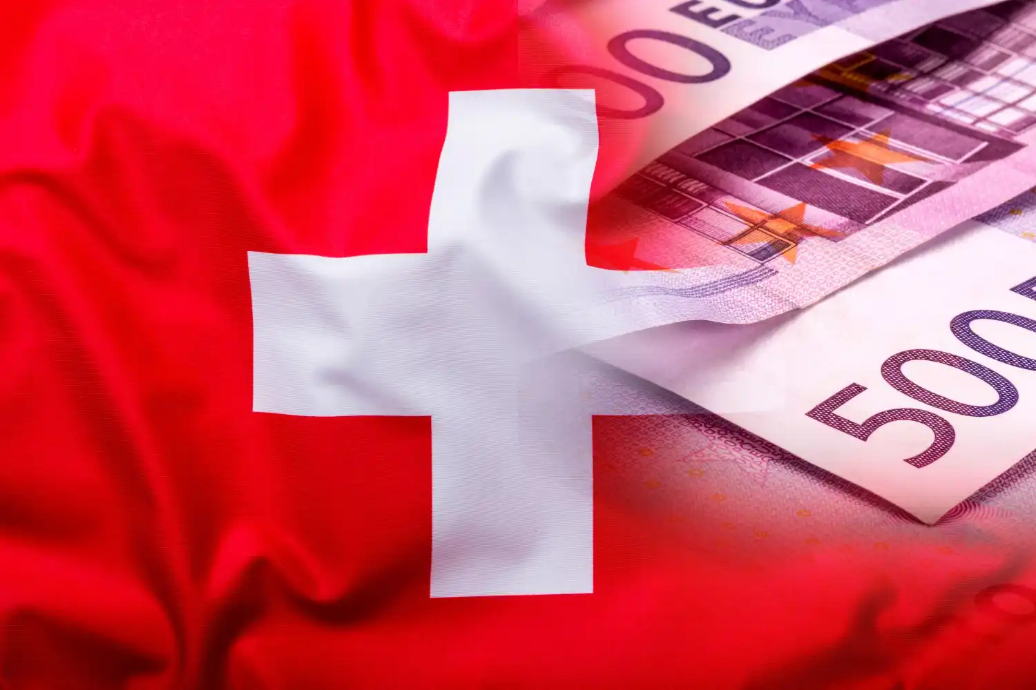 dinero con bandera suiza
