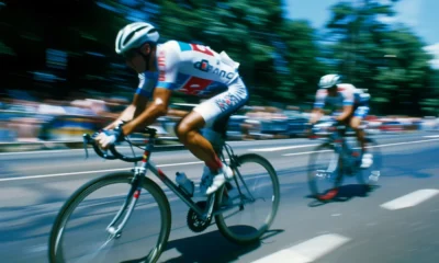 dos ciclistas en la etapa 20 de la vuelta