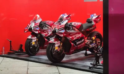 dos motos antes de un motogp