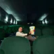 el sonido te rodea en el cine