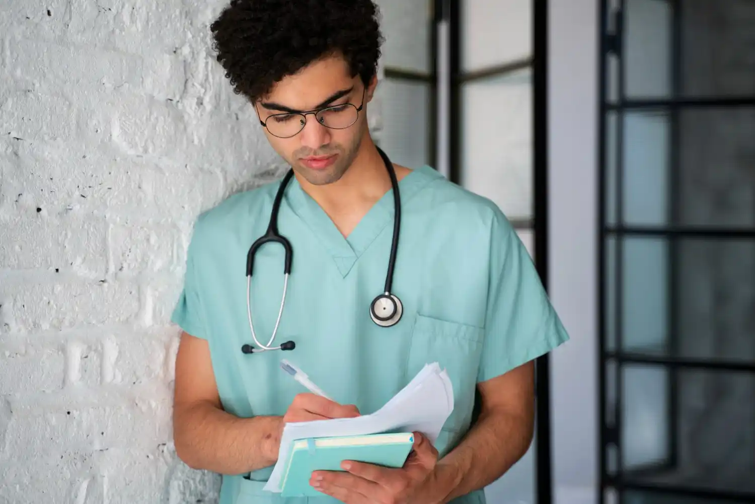 estudiantes afganos de medicina