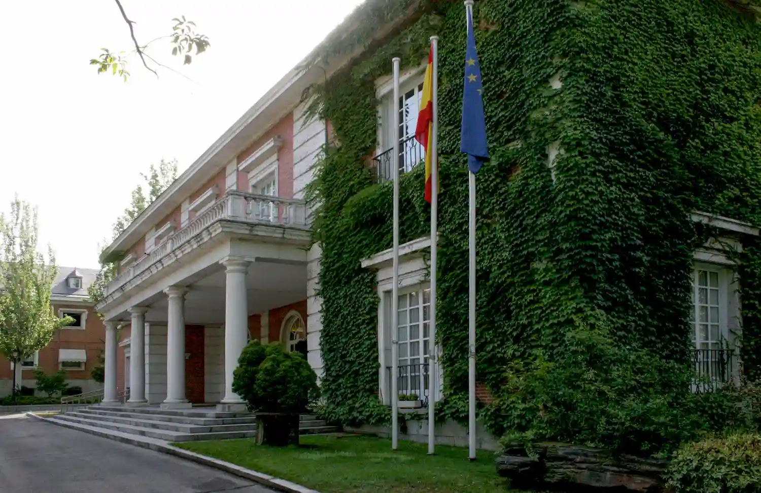fachada edificio moncloa