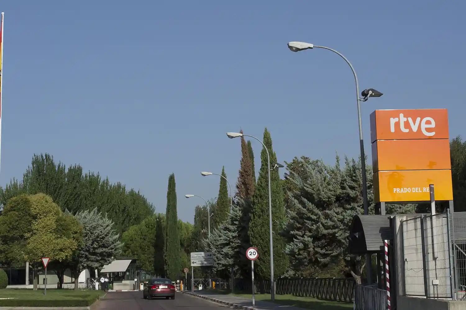 foto del exterior de la sede de RTVE