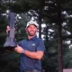 jugador golf con premio