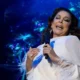 la pantoja de blanco cantando feliz