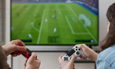 pareja juega con EA Sports FC 27