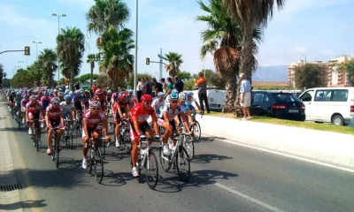 peloton de una etapa de la vuelta